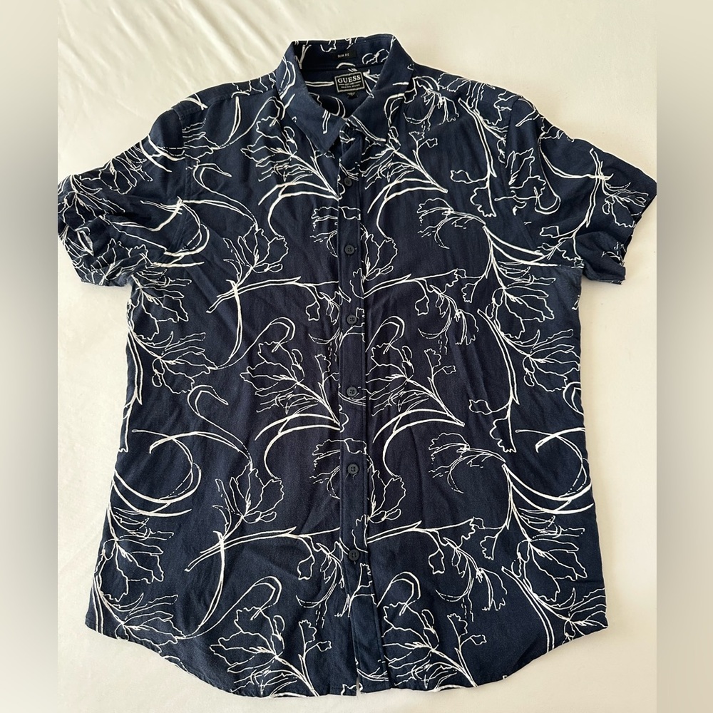 Guess short sleeve button down - Picture 2 of 3